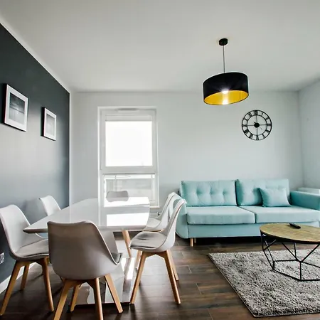 2 Bedroom With Balcony 아파트
