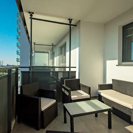 2 Bedroom With Balcony 아파트 *